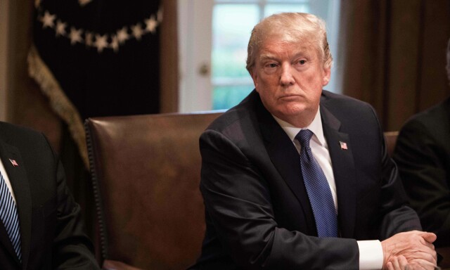 image: Trump raser etter at FBI raidet kontorene til advokaten hans: - Det er et angrep på landet vårt